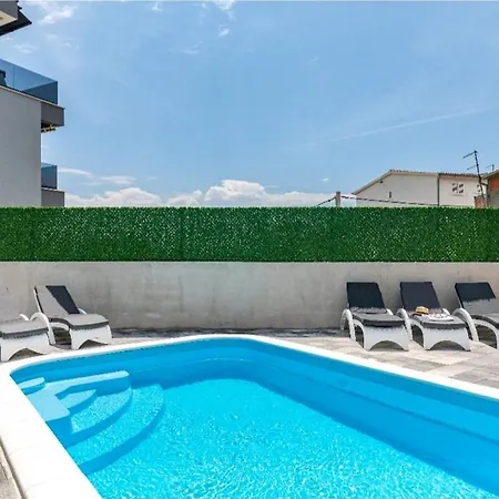 Holiday Home Split