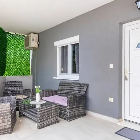 Holiday Home Split *