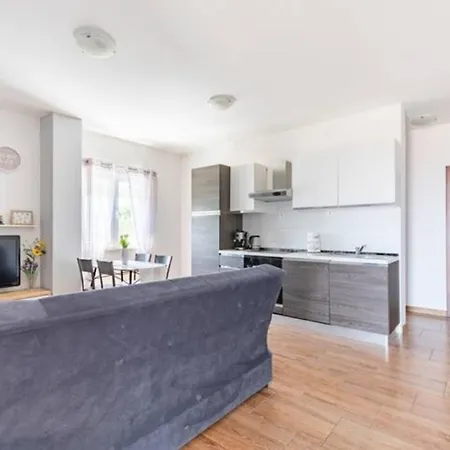 بيت للعطل Holiday Home Split *